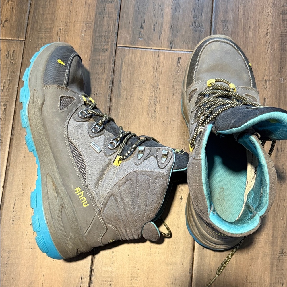 Ahnu Gray Hiking Boots with Teal and Yellow Accents - Picture 4 of 16